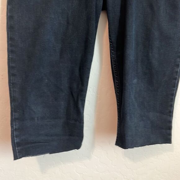 Levi bold curve low rise skinny raw cut hem Bermuda short 11M - Picture 2 of 9